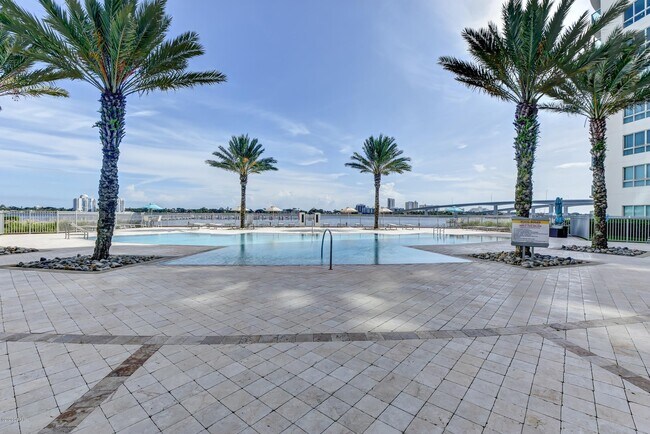 Building Photo - 241 Riverside Dr