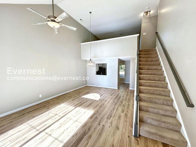 Foto del edificio - 4610 Twin Hickory Lake Dr
