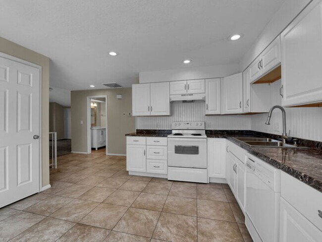 Foto del edificio - 2799 West 5500 South