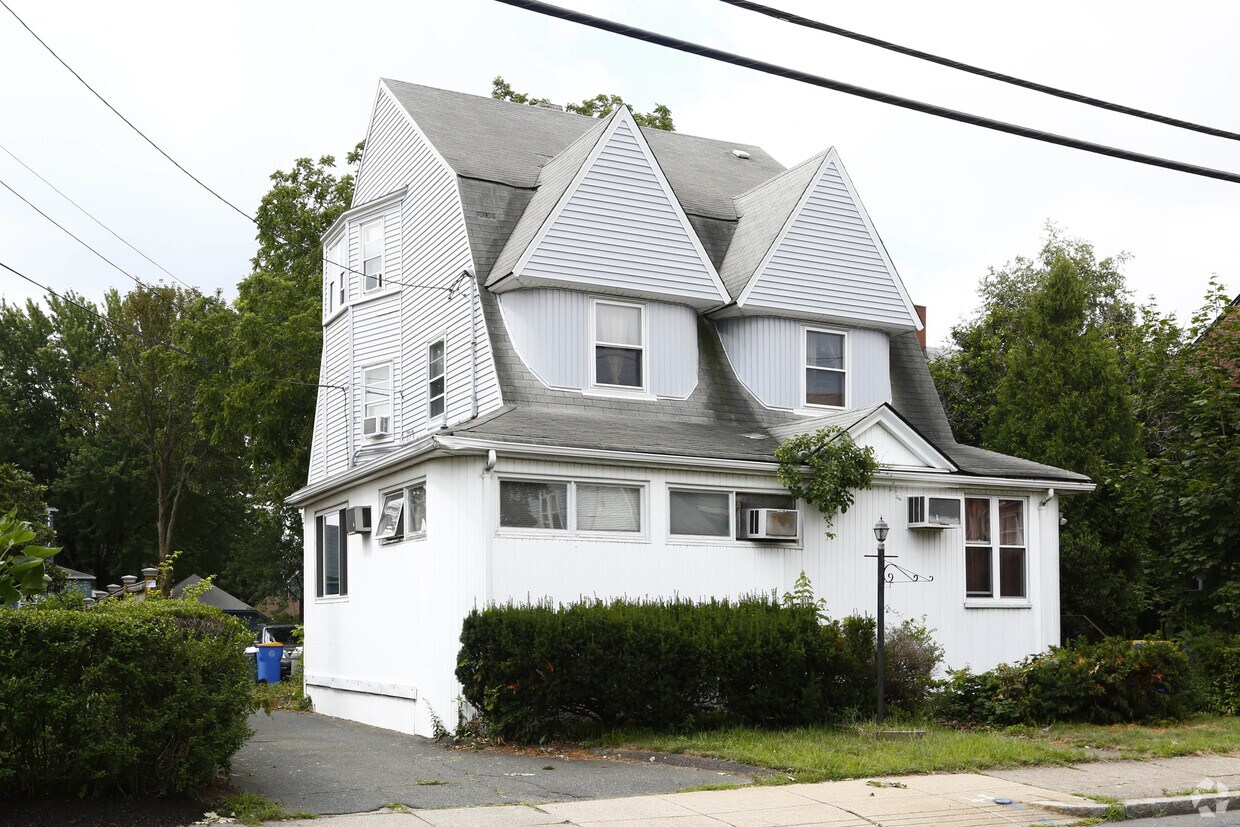 Primary Photo - 190 Pleasant St