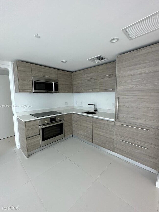 Foto del edificio - 1 br, 1 bath Condo - 1300 S Miami Ave Unit...