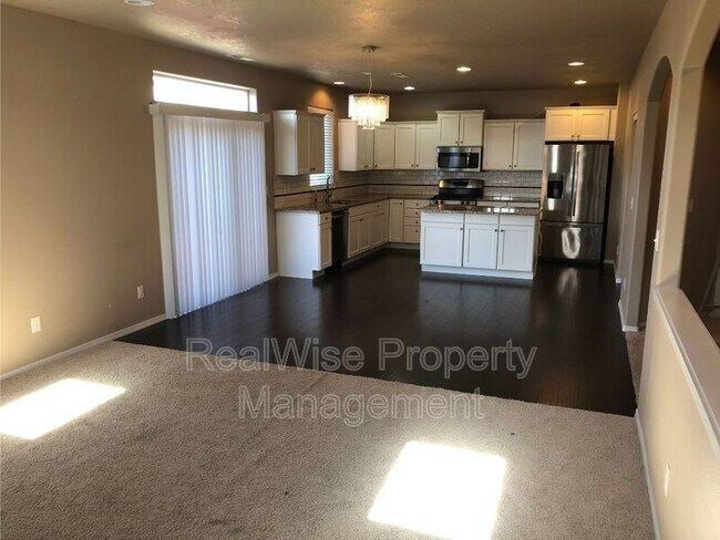 Foto del edificio - 2350 NW Hazelwood Ave