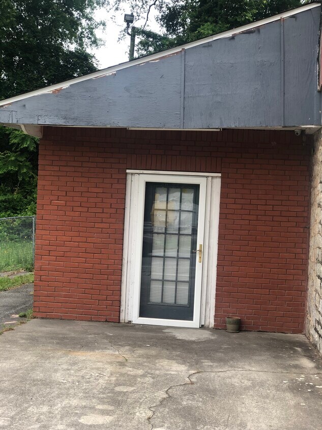 Primary Photo - 7111 Swift St