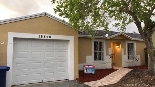 Building Photo - 18866 NW 63rd Ct Cir  18866 Hialeah FL 33015