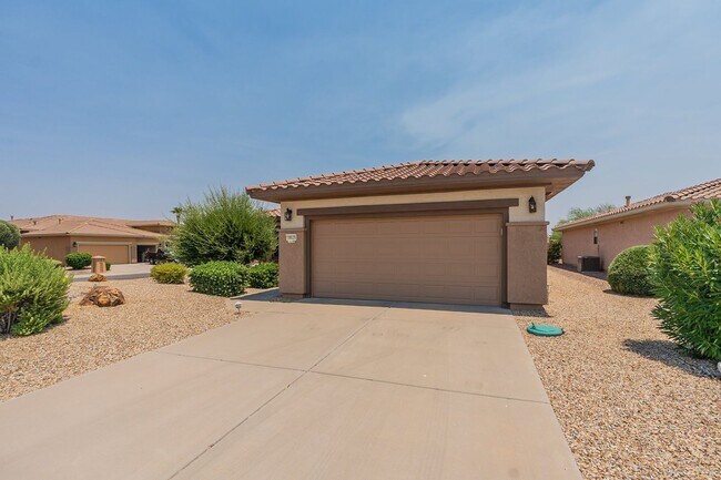 Building Photo - Move-In Ready Home with New AC in Exclusiv...