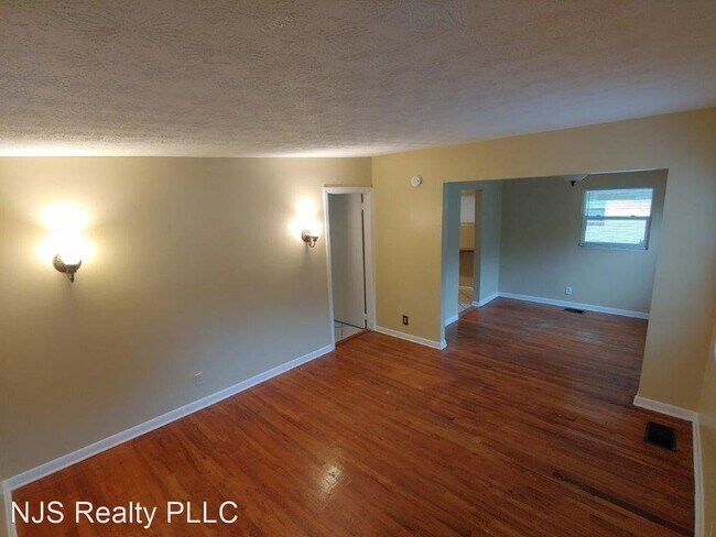 Building Photo - 3 br, 1 bath House - 1125 W. 29th St.