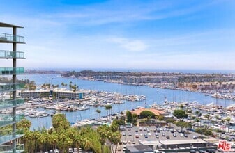 Building Photo - 13600 Marina Pointe Dr