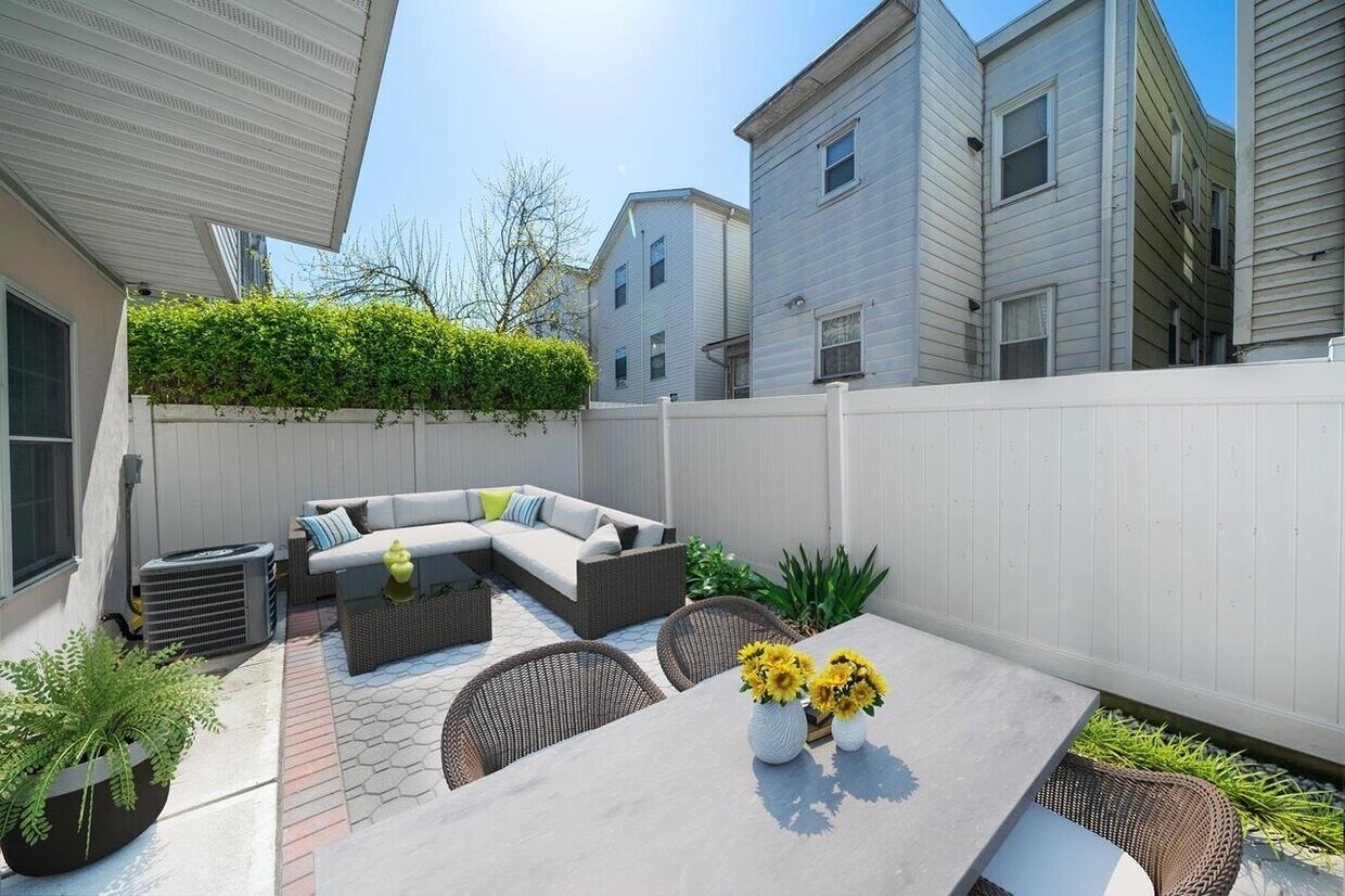 Foto principal - 233 Laidlaw Ave