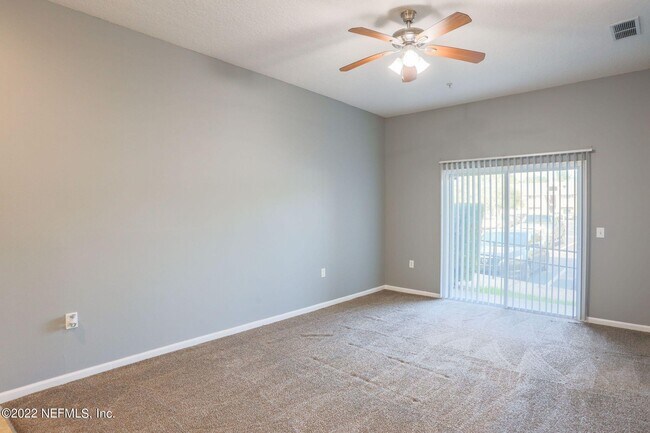 Foto del edificio - 7920 Merrill Rd