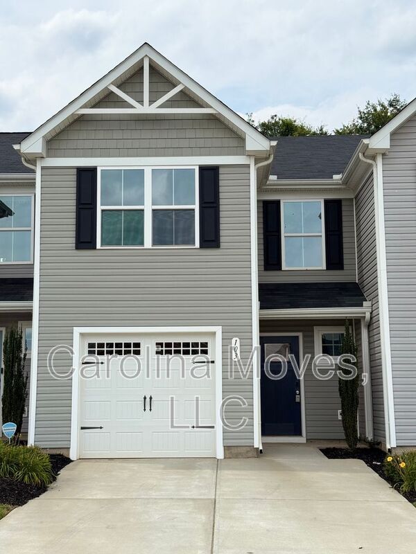 Foto principal - 103 Sarnesfield Wy