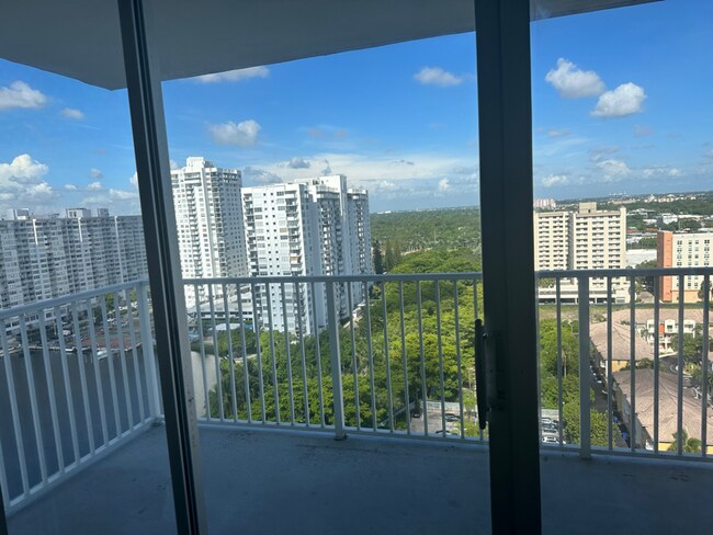 Foto del edificio - 2801 NE 183rd St