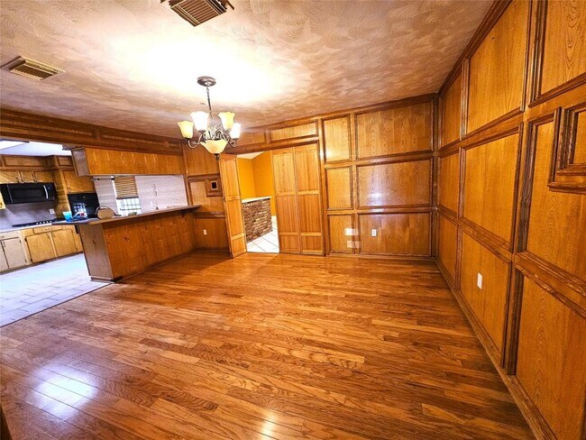 Building Photo - 10510 Bretton Dr