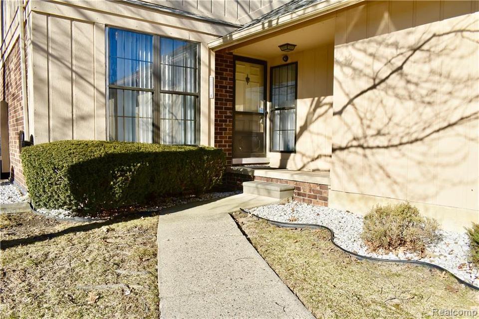 Primary Photo - 31706 Bear Creek Blvd