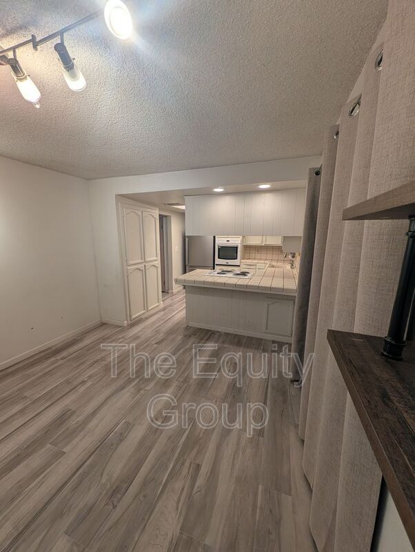 Building Photo - 4017 W Hillsdale Ct