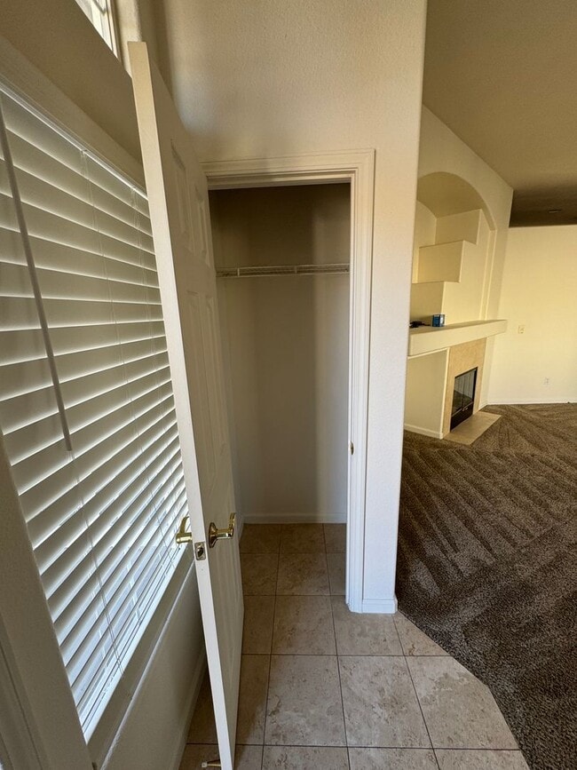 Foto del edificio - Pet Friendly 4 Bedroom Home Available in T...
