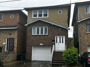 Building Photo - 609 Sussex St