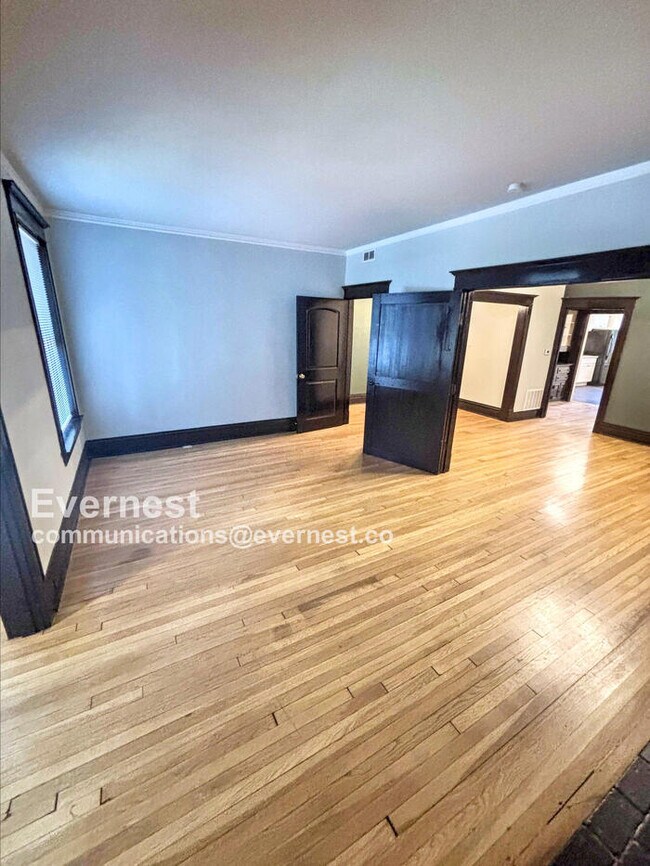 Foto del edificio - 4166 Russell Blvd