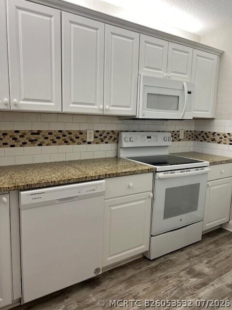 Building Photo - 2588 Riverside Dr