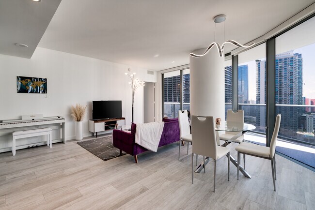 Foto del edificio - 45 SW 9th St