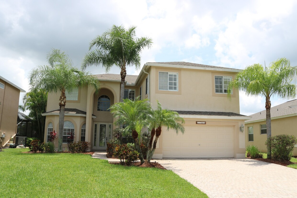Primary Photo - ** Rarely Available - Huge Stoneybrook Hom...