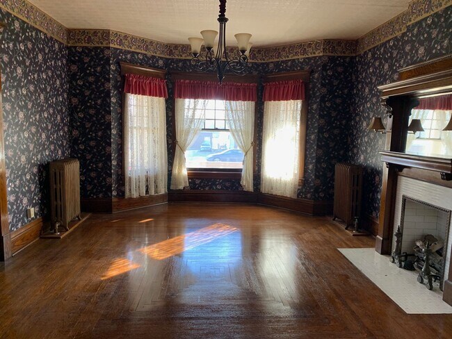 Foto del edificio - Beautiful Brick 2 Bedroom House in the Heart of Lancaster