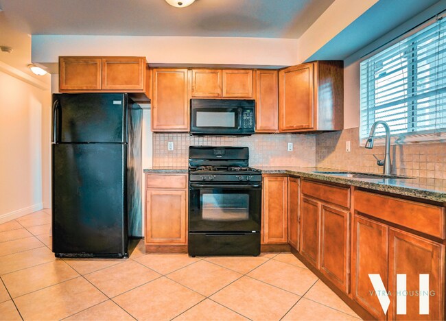 Three Bedroom Townhome within Walking Distance to USC! - Three Bedroom Townhome within Walking Distance to USC!