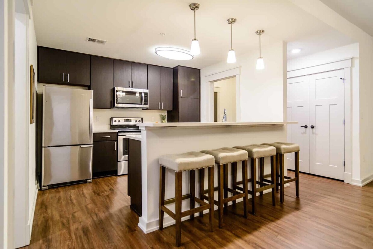 Foto principal - FURNISHED 2 bed 2 bath long term rental in...