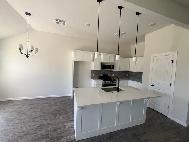 Foto del edificio - BRAND NEW – Be the First to Live in This S...