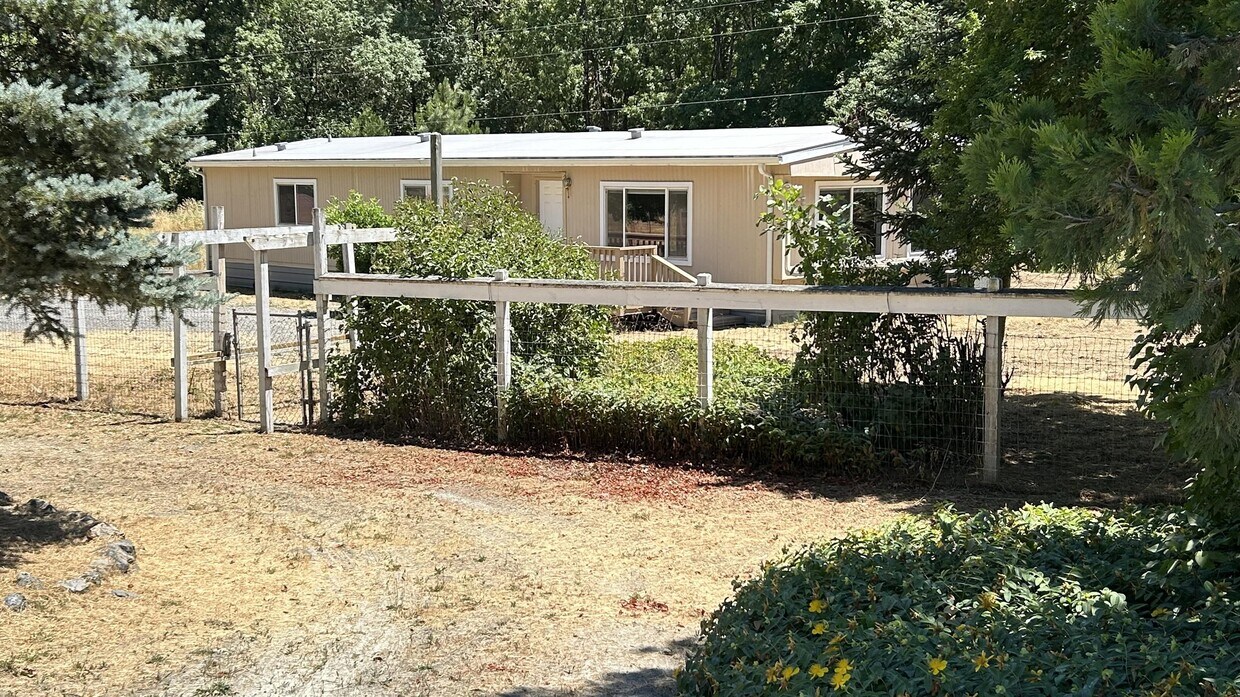 613 Rod and Gun Club Rd, Riddle, OR 97469 House Rental in Riddle, OR