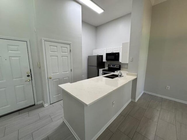 Foto del edificio - 1 Bedroom Ground Floor Downtown Celebratio...