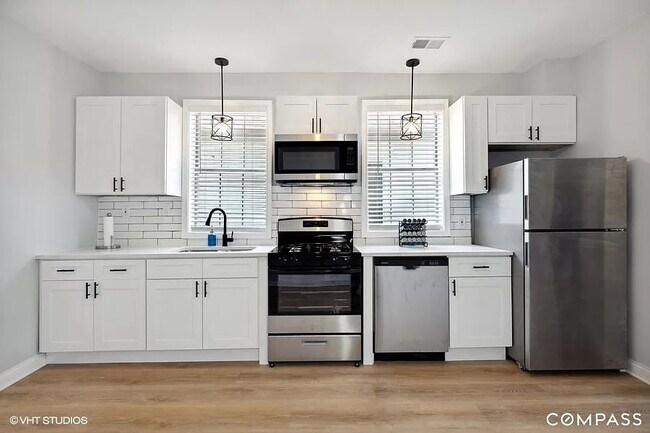 Foto del edificio - 2429 W Cortland St