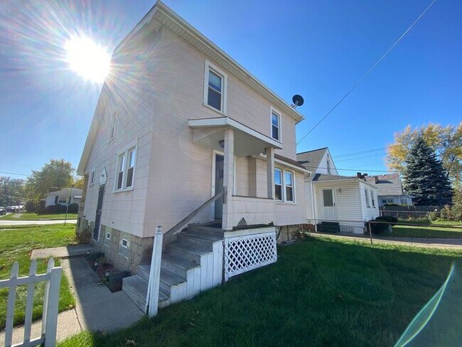 Foto del edificio - Spacious 3 Bedroom Home Available!!
