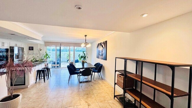 Foto del edificio - 903 NE 27th Ave