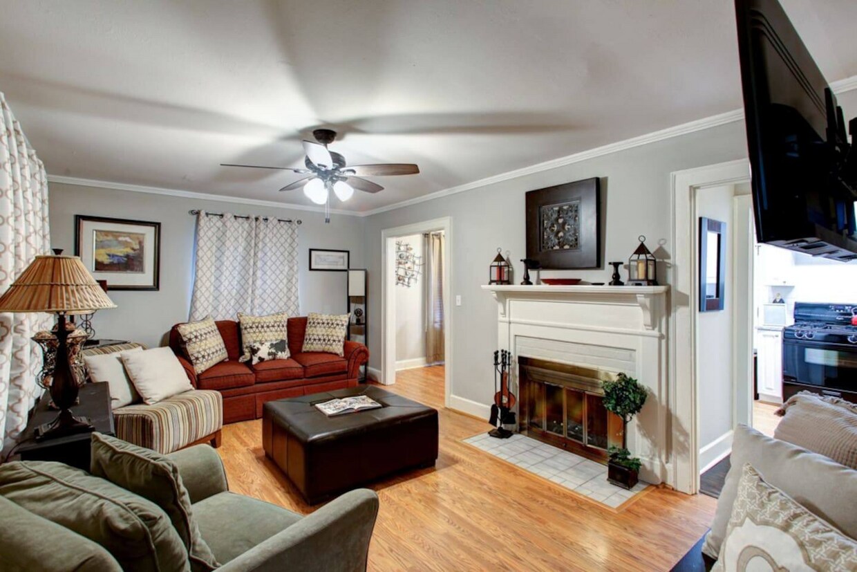 Primary Photo - 238 Amy Dr NE