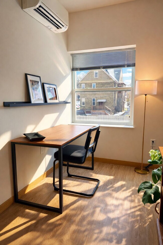 Foto del edificio - 1640 N Water St