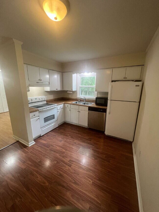 Foto del edificio - Charming 3-Bedroom Home in Stonewall Estat...