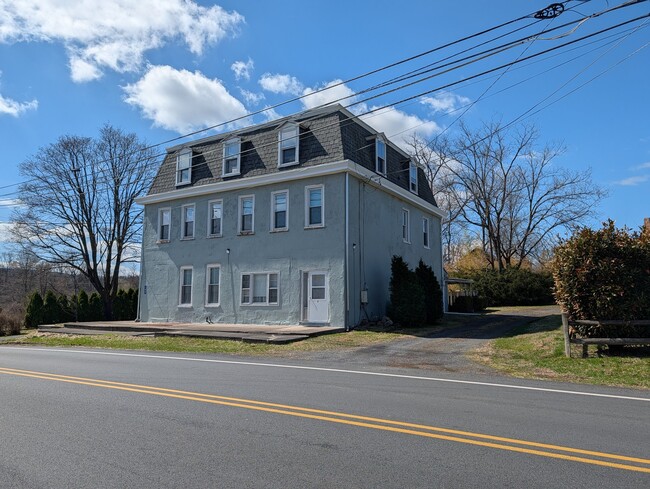 Building Photo - 144 N Main St