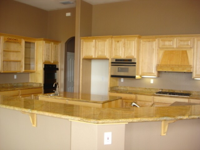 Building Photo - RARE ONE STORY EXECUTIVE HOME IN GATED COM...