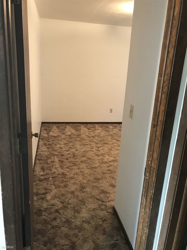 Building Photo - 1114 N University Dr