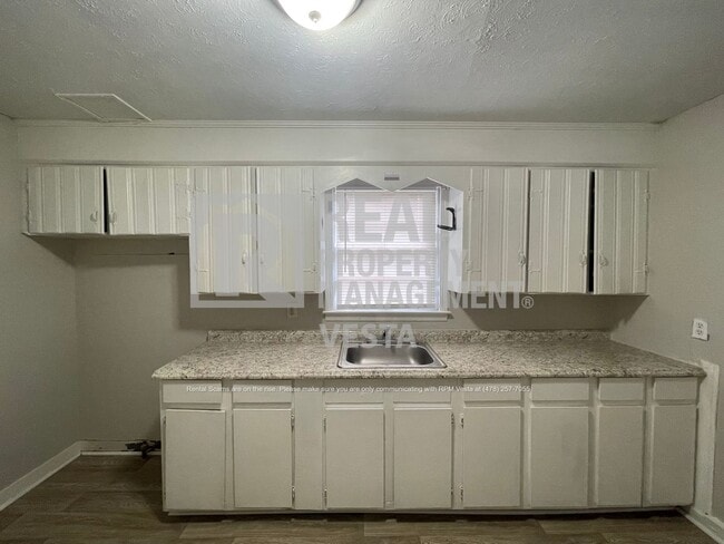 Building Photo - Cozy Two Bedroom Home In South Macon