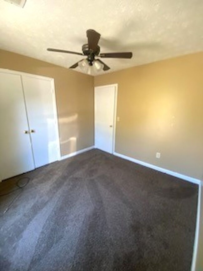 Building Photo - 6674 Foxdale Dr