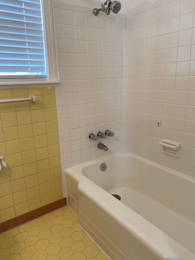 Foto del edificio - 1530 Daly Dr