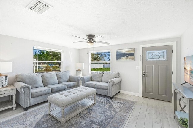 Foto del edificio - 5320 Moeller Ave