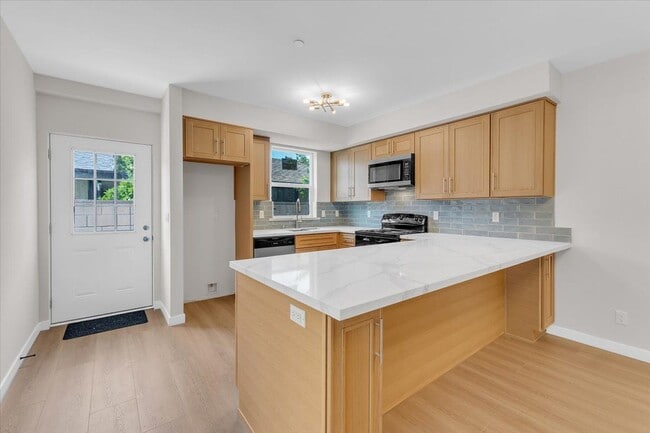 Foto del edificio - 7134 Yarmouth Ave