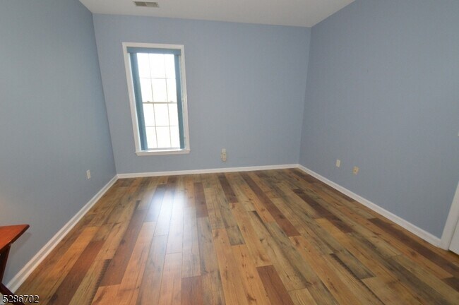 Building Photo - 2309 Johnson Dr