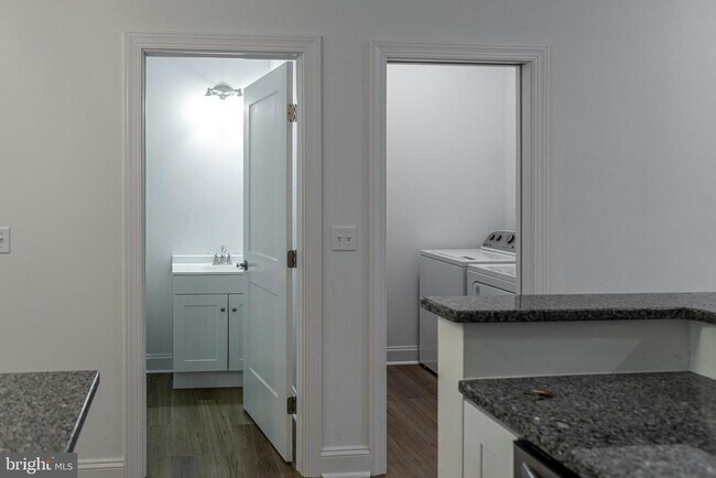 Foto del edificio - 44 N Oak St