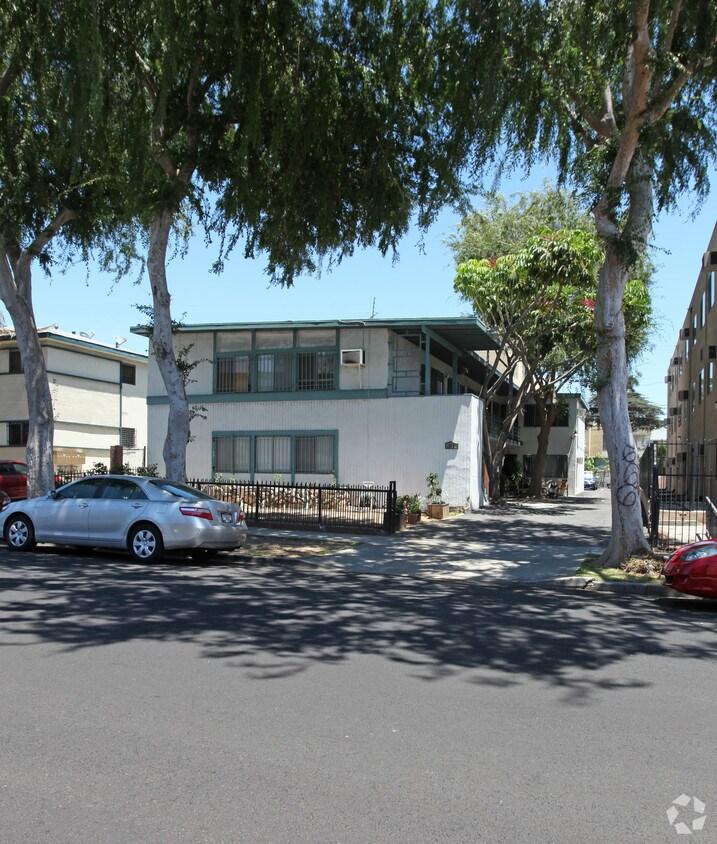 Primary Photo - 220 S Serrano Ave