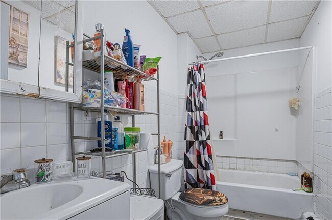 Building Photo - 937 Social St