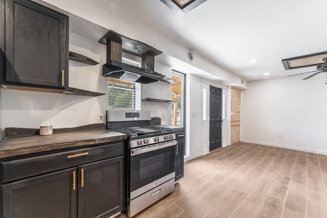 Foto del edificio - Newly Updated- Ready for you!