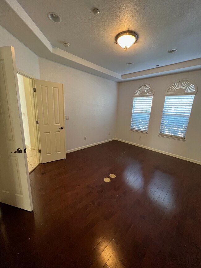 Building Photo - 1250 Earlton Ln